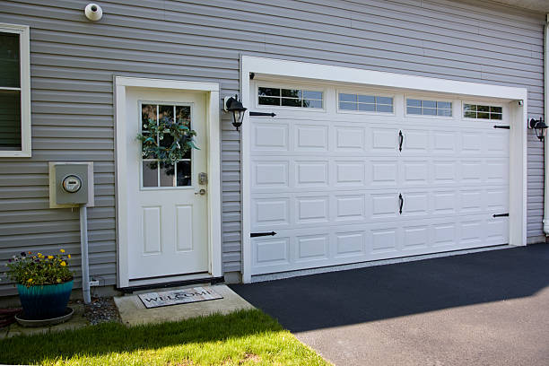 24/7 Emergency Garage Door Panel Replacement experts in Janesville, MN